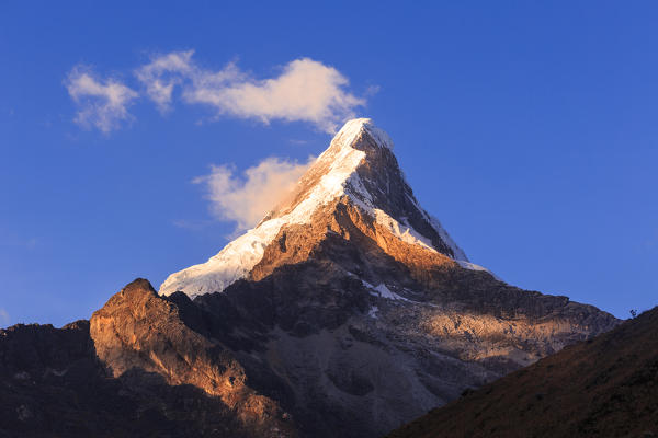 Artesonraju from Alpamayo base camp at sunset. Ancash, Cordigliera Blanca, Peru