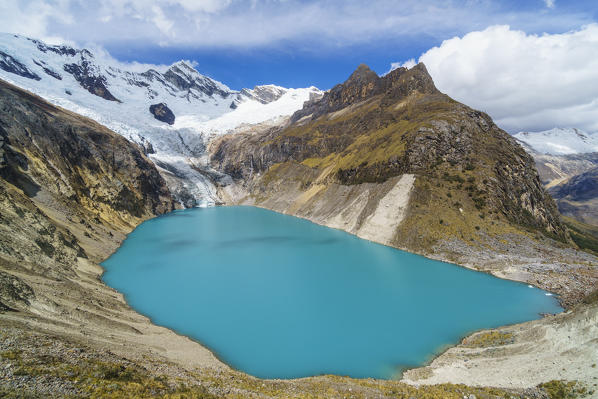 Quebrada Arhuaycocha alpin lake. Alpamayo base camp, Ancash, Cordigliera Blanca, Peru