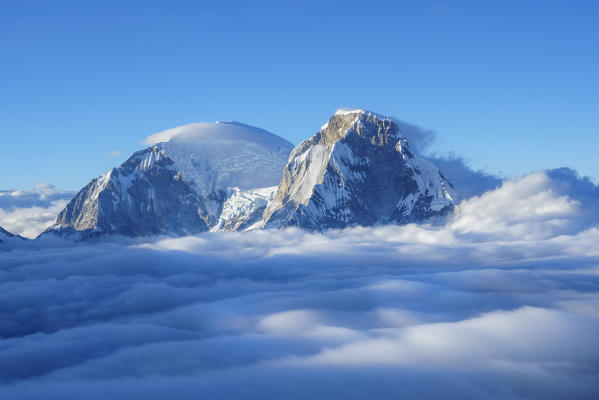 Huascaran peaks from Pisco mount. Ancasch, Cordigliera Blanca, Peru