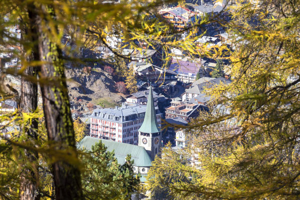 Church of Zermatt between larches in autumn. Zermatt, Mattertal, Canton of Valais, Switzerland, Europe
