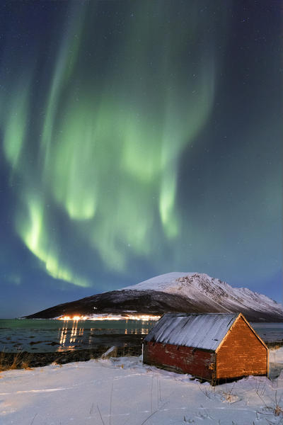 The Northern Lights paints the sky above the Nature Reserve Spaknesora. Spaknesora naturreservat, Djupvik, Lyngenfjord, Lyngen Alps, Troms, Norway, Lapland, Europe.