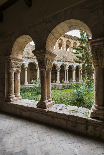 The cloister of Colegiata de Santa Maria la Mayor. Alquezar, Huesca, Aragon, Spain, Europe