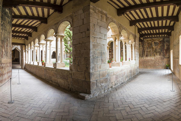 The cloister of Colegiata de Santa Maria la Mayor. Alquezar, Huesca, Aragon, Spain, Europe