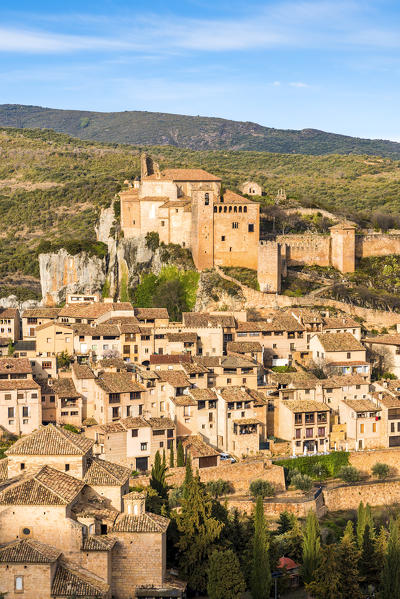 Alquezar village and Colegiata de Santa María la Mayor at sunset. Alquezar, Huesca, Spain, Europe