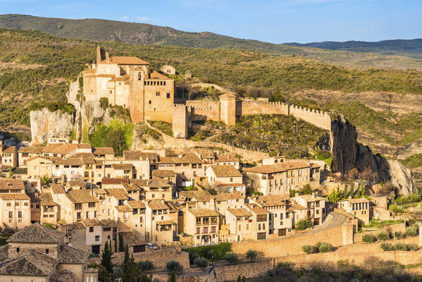 Alquezar village and Colegiata de Santa María la Mayor at sunset. Alquezar, Huesca, Spain, Europe