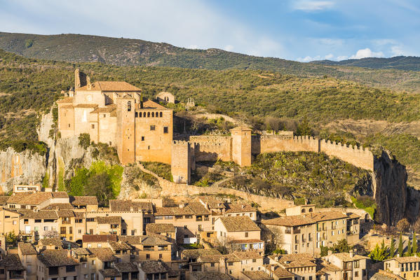 Alquezar village and Colegiata de Santa María la Mayor at sunset. Alquezar, Huesca, Spain, Europe