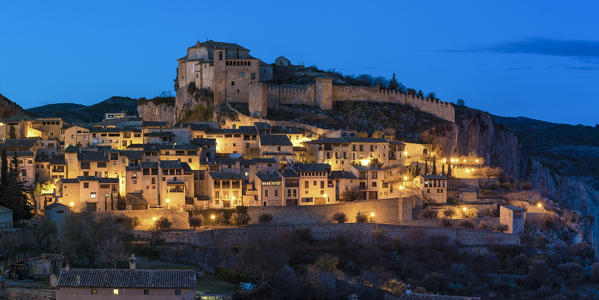 Alquezar village and Colegiata de Santa María la Mayor at dusk. Alquezar, Huesca, Spain, Europe