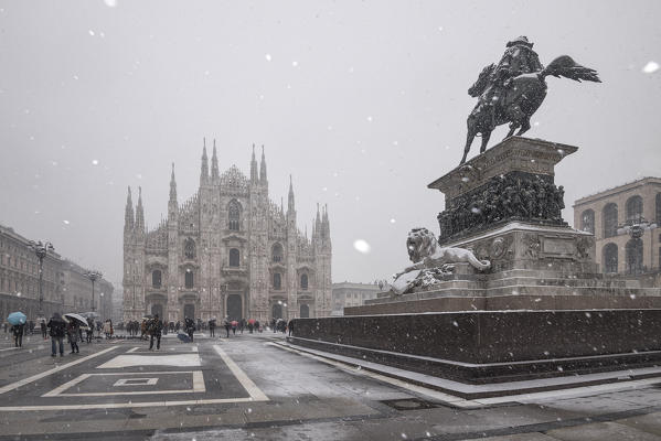 Milan's Duomo cathedral in winter during snowfall, Milan, Lombardy, Italy, Europe