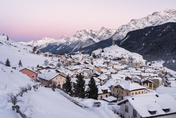 The little village of Ardez in the winter, Engadine, Canton of Graubunden, Switzerland, Europe