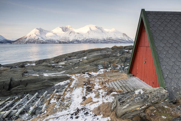 Fisherman house in Lattervick and in background the fjord, Lattervik, Ullsfjorden, Lyngen Alps, Troms, Norway, Europe