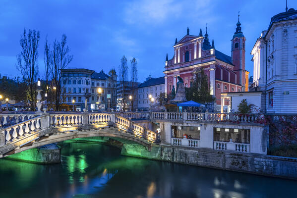 Tromostovje (Triple bridge) and Franciscan Church of the Annunciation in the center of Ljubiana, Slovenia, Europe 
