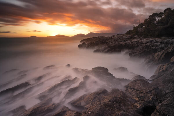 Epic winter sunset along the cliffs of Tellaro, UNESCO World Heritage Site, municipality of Lerici, La Spezia province, Liguria district, Italy, Europe