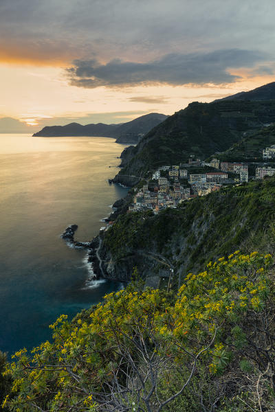 Spring sunset at Riomaggiore, Cinque Terre, municipality of Riomaggiore, La Spezia province, Liguria, Italy, Europe