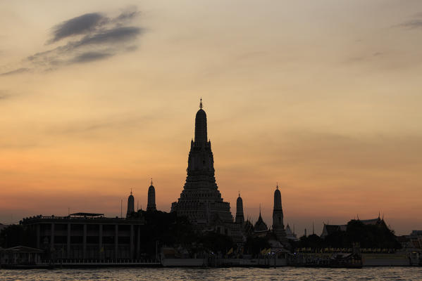 Wat Arun at sunset, Bangkok, Thailand, Asia