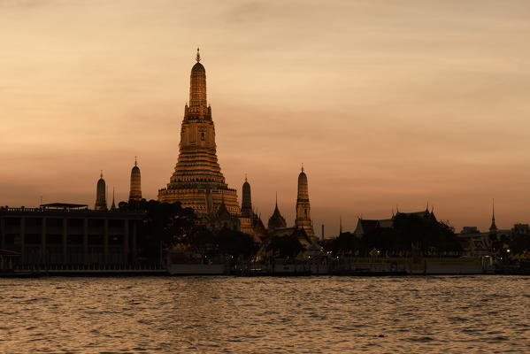 Wat Arun at sunset, Bangkok, Thailand, Asia
