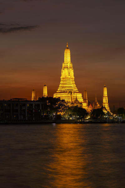 Wat Arun at sunset, Bangkok, Thailand, Asia