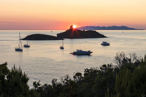 Sunrise on Finocchiarola Islands with Elba Island on background, Rogliano, Haute-Corse department, Corsica, France