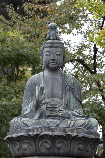 Japan, Tokyo, Buddha statue in the Sensoji Temple