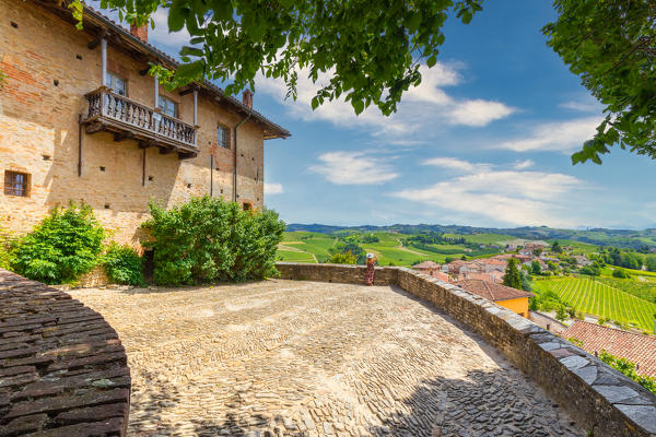 A girl observes Serralunga D'Alba from the balcony of Serralunga Castle, Cuneo, Langhe e Roero, Piedmont, Italy, Southern Europe (MR)
