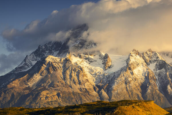 Punta Bariloche during sunrise, Torres del Paine NP, Ultima Esperanza, Region de Magallanes y de la Antartica Chilena, Patagonia, Chile, South America