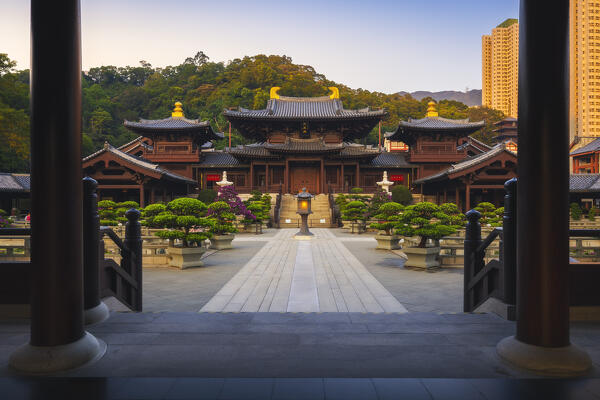 Chi Lin Nunnery during sunset, Diamond Hill, Kowloon, Hong Kong island, Hong Kong, China, Asia