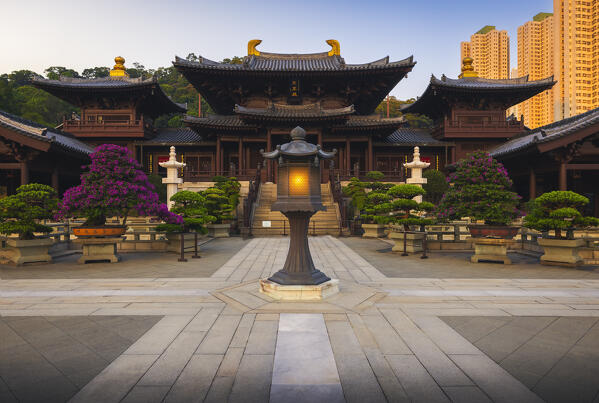 Chi Lin Nunnery during sunset, Diamond Hill, Kowloon, Hong Kong island, Hong Kong, China, Asia
