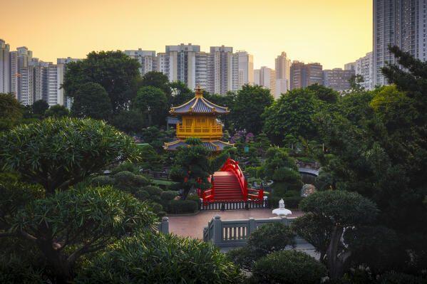 Pavilion of Absolute Perfection at Nan Lian Garden during sunset, Diamond Hill, Kowloon, Hong Kong island, Hong Kong, China, Asia