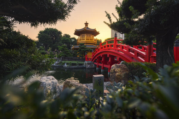 Pavilion of Absolute Perfection at Nan Lian Garden during sunset, Diamond Hill, Kowloon, Hong Kong island, Hong Kong, China, Asia