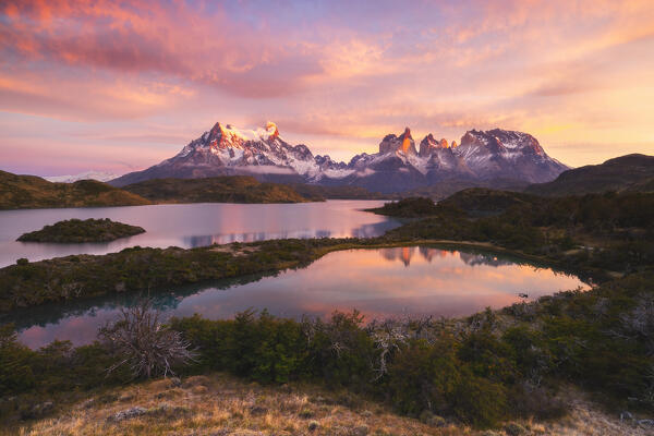 Lake Pehoe and Cuernos del Paine in the background during sunrise, Torres del Paine NP, Ultima Esperanza, Region de Magallanes y de la Antartica Chilena, Patagonia, Chile, South America
