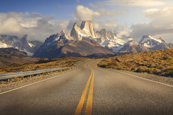 The main road to el Chalten with Fitz Roy in the background during sunrise, El Chalten, Parque Nacional Los Glaciares, Santa Cruz, Patagonia Argentina, Argentina, South America