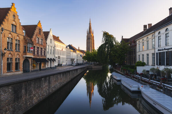 Church Onze Lieve Vrouwekerk and houses reflected in Dijver river during sunset, Bruges, Belgium, West Flanders, Flanders, Western Europe