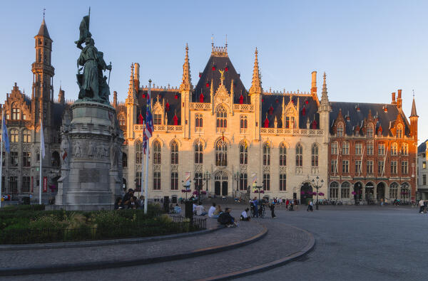 Provincial Court of Bruges and Pieter de Coninck en Jan Breydel statue in Markt square during sunset, Markt of Bruges, Belgium, West Flanders, Flanders, Western Europe