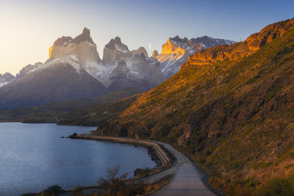 Lake Pehoe with Mountains in the background during sunset, Torres del Paine NP, Ultima Esperanza, Region de Magallanes y de la Antartica Chilena, Patagonia, Chile, South America