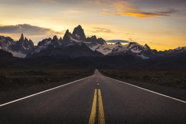 Main road to el Chalten with Fitz Roy in the background during sunset, El Chalten, Parque Nacional Los Glaciares, Santa Cruz, Patagonia Argentina, Argentina, South America
