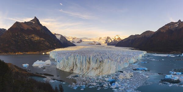 Panoramic and elevated view of Perito Moreno glacier viewed from a viewpoint during sunrise, Parque Nacional Los Glaciares, El Calafate, Santa Cruz, chilean antarctica region, Patagonia Argentina, Argentina, South America