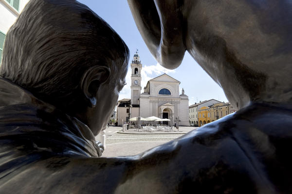 Brescello: the statue of Peppone and the Santa Maria Nascente church. The village is famous for the films of Don Camillo and Peppone inspired by the books of Giovannino Guareschi. Reggio Emilia province, Emilia Romagna, Italy, Europe.