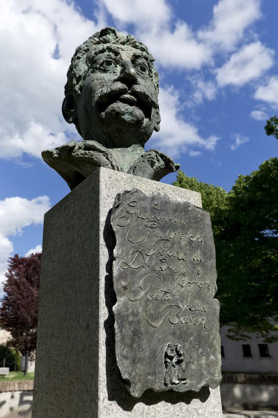 The effigy of Giovannino Guareschi, author of the famous books of Don Camillo and Peppone. Brescello, Reggio Emilia province, Emilia Romagna, Italy, Europe.