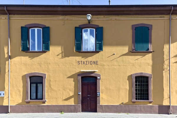 Brescello: the railway station used to shoot the Don Camillo movies. Brescello is famous for the films of Don Camillo and Peppone inspired by the books of Giovannino Guareschi. Reggio Emilia province, Emilia Romagna, Italy, Europe.