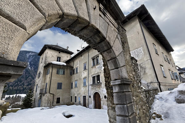 The Croviana Castel is a Renaissance noble residence that was built by the Pezzen family. Croviana, Sole Valley, Trento province, Trentino Alto-Adige, Italy, Europe.