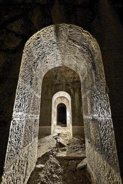 Railway tunnel 