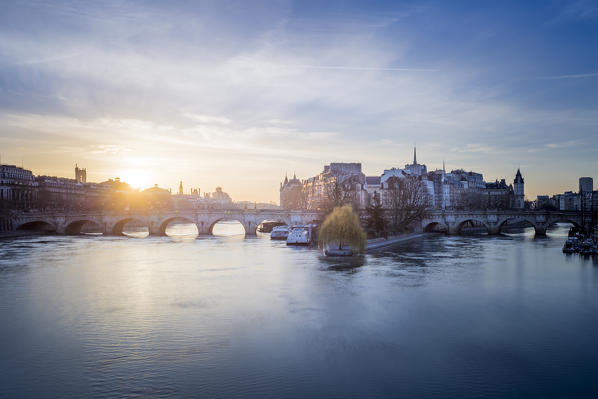 Pont Neuf at sunrise view from Pont des Arts (Paris, Ile-de-la Cité, France, Europe)