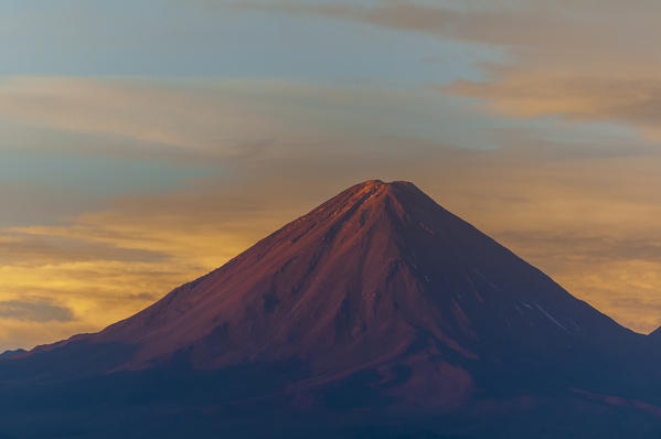 Licancabur Vollcan, Salar de Atacama, Atacama Desert, Chile.