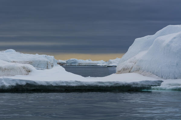 Vibebukta, Austfonna,  Nordaustlandet, Svalbard Islands, Norway.
