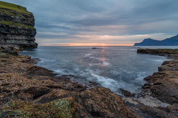 Europe, Denmark, Faroe Islands, Eystoroy, Gjogv: sunrise on the shorecoast