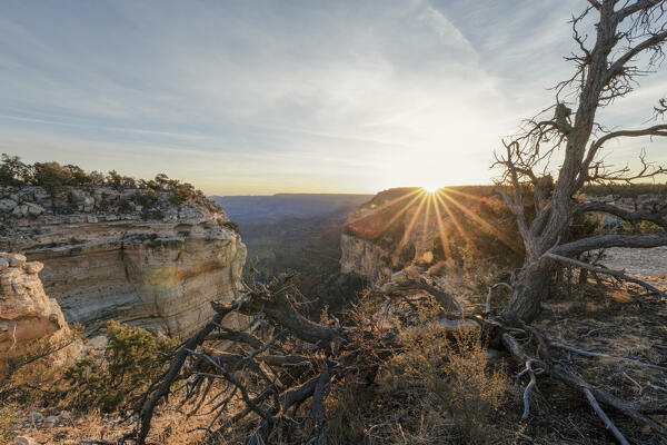 USA, Arizona, Grand Canyon National Park: sunrise over the South Rim