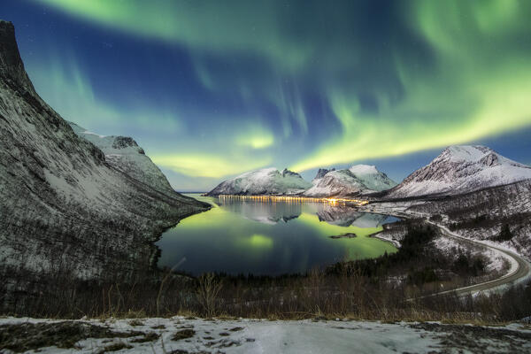 Northern lights reflecting into the fjord on Senja Island from the Bergsbotn Viewing Platform: Europe, Norway 