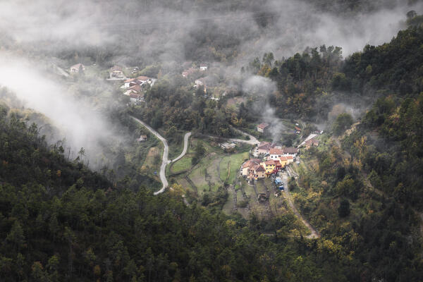 Manzile-quaradeghini seen from Beverone during a foggy morning, municipality of Rocchetta di Vara, La Spezia province, Liguria district, Italy, Europe