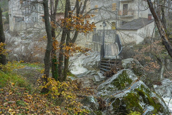 The village of Palena, shrouded in the morning fog. The Aventine river flows tumultuously between the houses. Palena, Chieti province, Abruzzo, Italy, Europe
