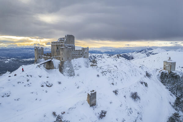 The medieval castle and the ruins of the old settlement of Rocca Calascio under heavy snowfall at sunset, Gran Sasso and Monti della Laga National Park, L'Aquila province, Abruzzo region, Italy, Europe (MR)