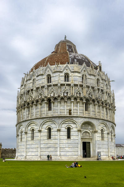Tourists in front of baptistery, Miracles square. Europe, Italy, Tuscany, Pisa